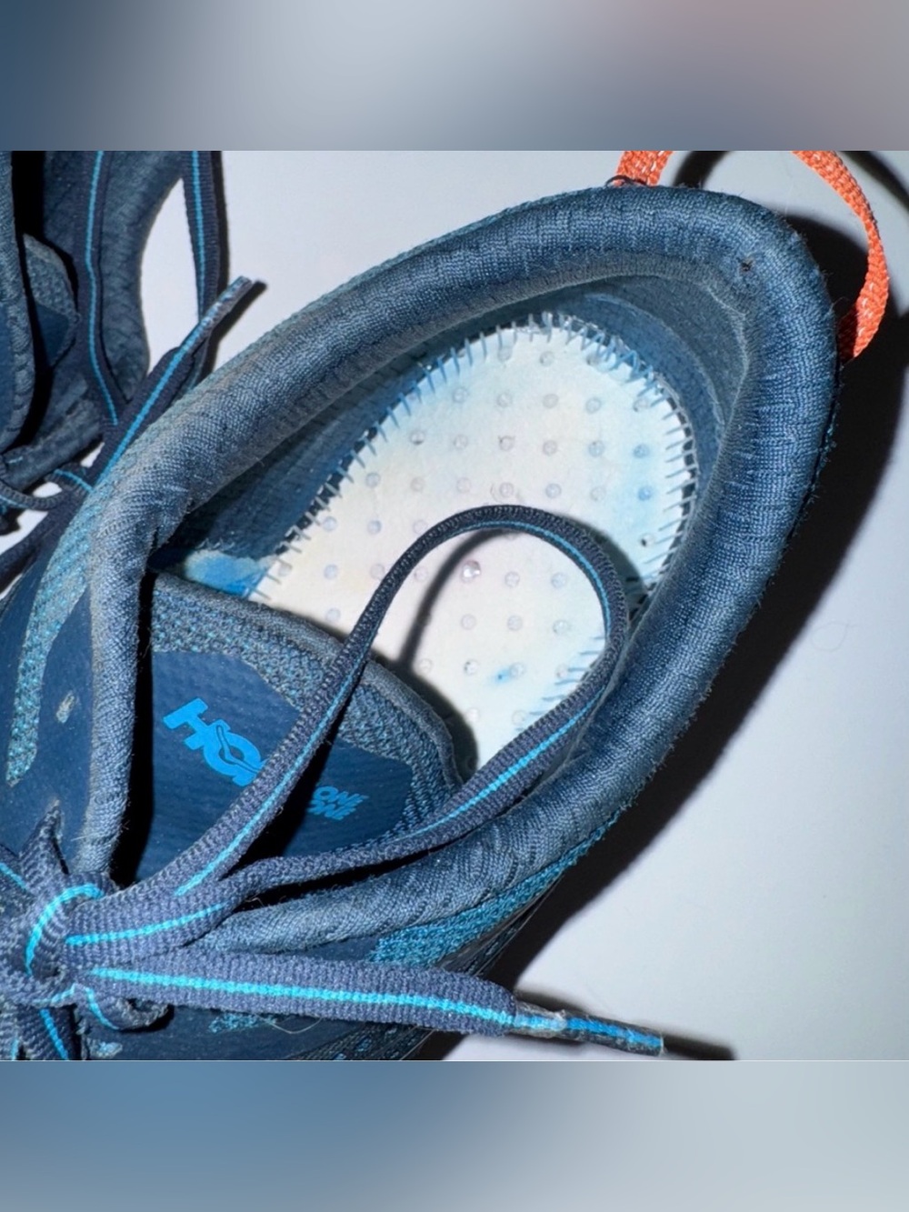 Hoka Dynamic Arahi 4 Men's Navy Blue and White Athletic Shoes with Blue Accents - Picture 4 of 4